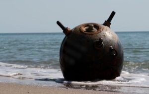 Новини України - Шторм викинув на узбережжя Одещини вісім морських мін