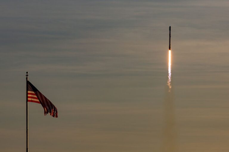 Новини бізнесу - SpaceX запустила 21 супутник зв’язку для армії США