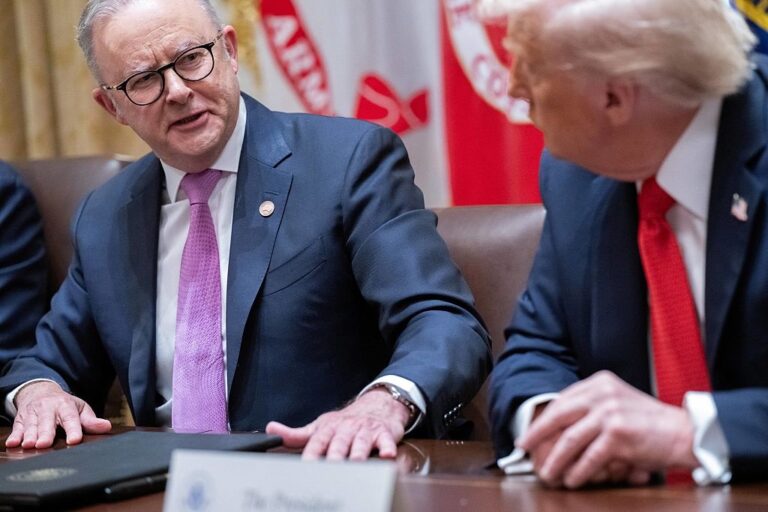 Новини світу - США та Австралія уклали багатомільярдну угоду