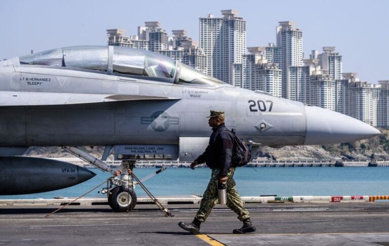 Новини світу - США втратили винищувач і вертоліт у Південнокитайському морі