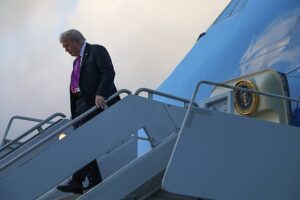Новини світу - У США виявили "снайперську точку" біля улюбленого аеропорту Трампа - ЗМІ
