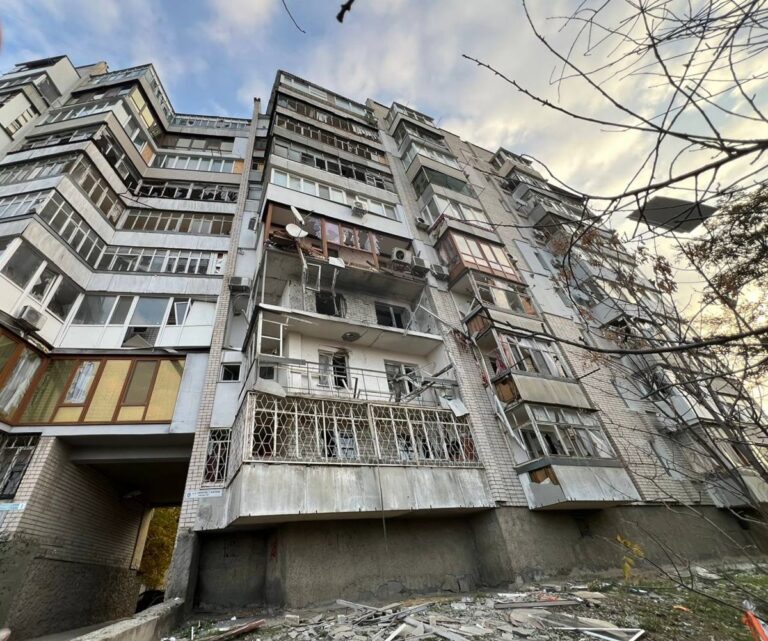 Новини України - Удар по Херсону: двоє загиблих, 14 поранених