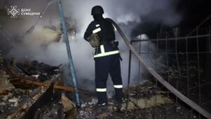 Сумщина: рятувальники ліквідували пожежу, спричинену російською атакою