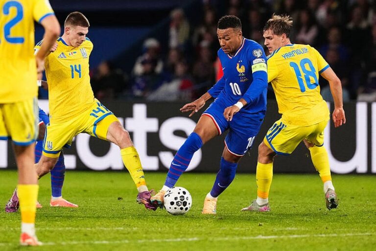 Новини спорту - Франція знищила Україну: відео ключових моментів