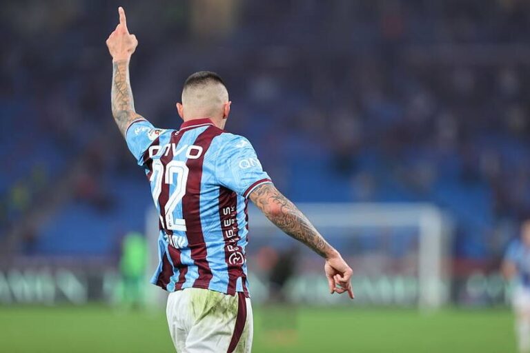 Новини спорту - Футболіста збірної України відзначили почесною нагородою