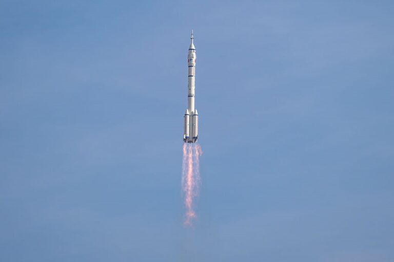 Технології - Китай запустив безпілотний корабель на космічну станцію