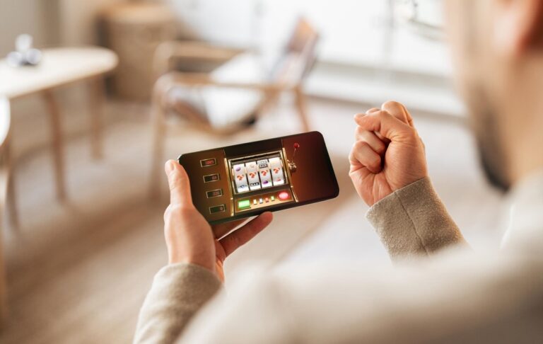 Новини України - Мінцифри заблокувало в TikTok 47 акаунтів за рекламу казино