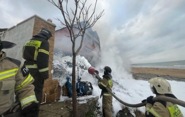 Новини світу - В Дагестані гелікоптер упав на житловий будинок: є загиблі й поранені