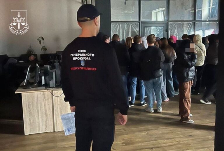 Новини України - В Україні ліквідували мережу із 14 шахрайських кол-центрів