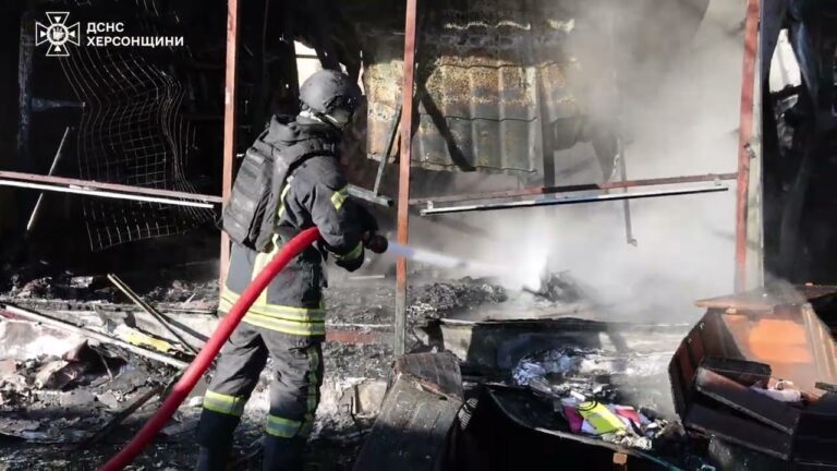 Херсон: російські війська завдали удару по міському ринку – загинув чоловік