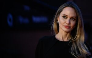 Новини культури - Анджеліна Джолі стала обличчям першого французького Time