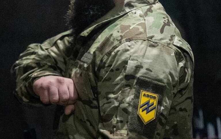 Новини України - "Азовці" встановили прапор України в Родинському