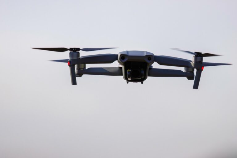 Новини світу - Біля аеропорту Вільнюса затримали двох операторів дронів