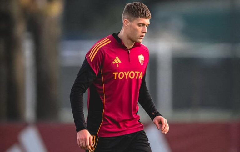 Новини спорту - Рома ризикує залишитися без Довбика на матч із Ювентусом