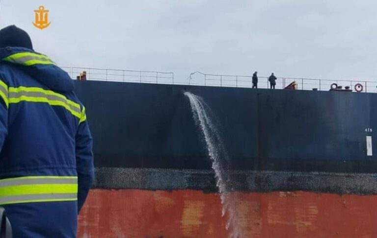 Новини України - Росія вдарила по двох цивільних суднах - ВМС