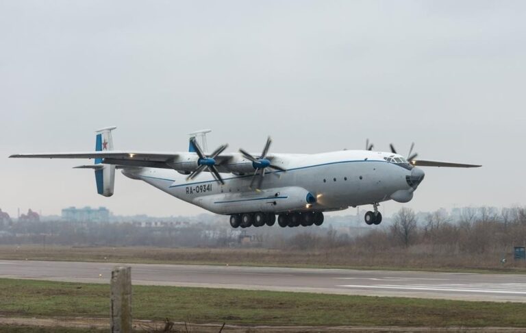 Новини світу - Розвалився в повітрі. Падіння літака в Росії