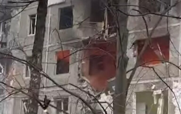 Новини України - В Чернігові дрон поцілив по багатоповерхівці: є загиблі