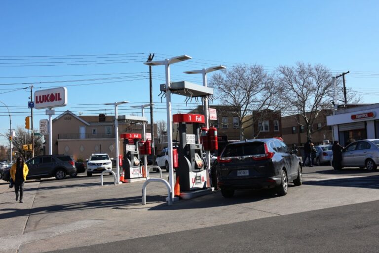 Новини бізнесу - В США Лукойл змушений працювати лишень з дрібними банками