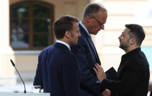 Новини світу - ЗМІ: Зеленського попередили про "зраду" з боку США