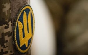 Новини України - Чоловік розбив вікна у службових автомобілях ТЦК в Черкасах