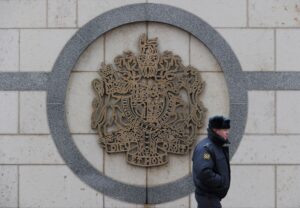 Новини світу - Росія вислала британського дипломата, звинувативши у шпигунстві