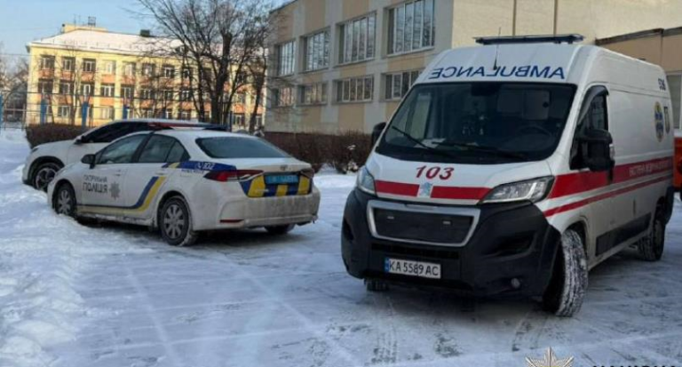 Новини Києва - У Києві школяр з ножем напав на вчительку та однокласника