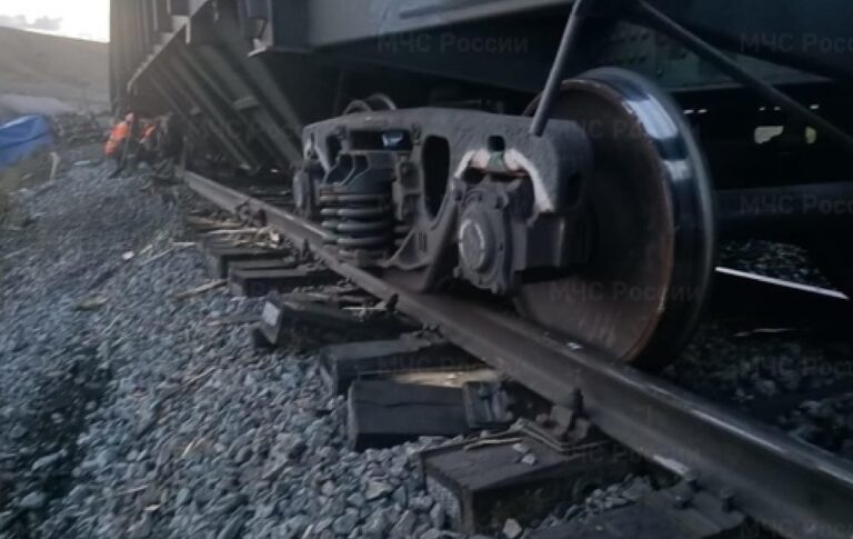 Новини світу - В Росії 35 вагонів зійшли з рейок